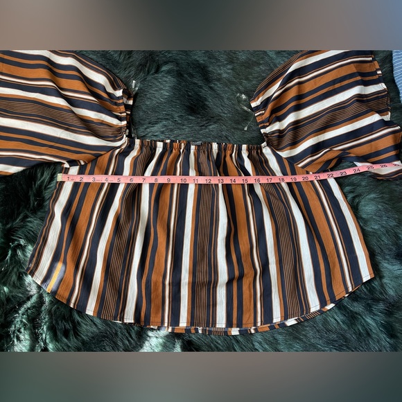 Plus size Crop Top with On our Off Shoulder Sleeves Fashionova 1X - Picture 4 of 8